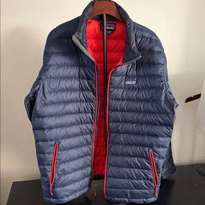 Patagonia Men’s Down Sweater Navy Quilted Vest with Red Interior